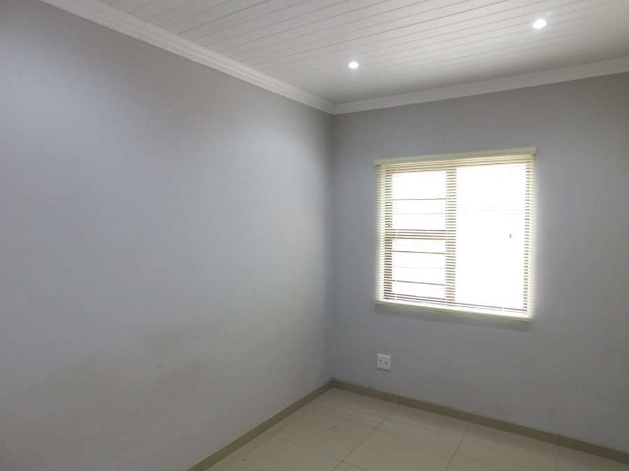 To Let 3 Bedroom Property for Rent in Gustrouw Western Cape